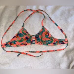 Jolyn print tomcat bikini.